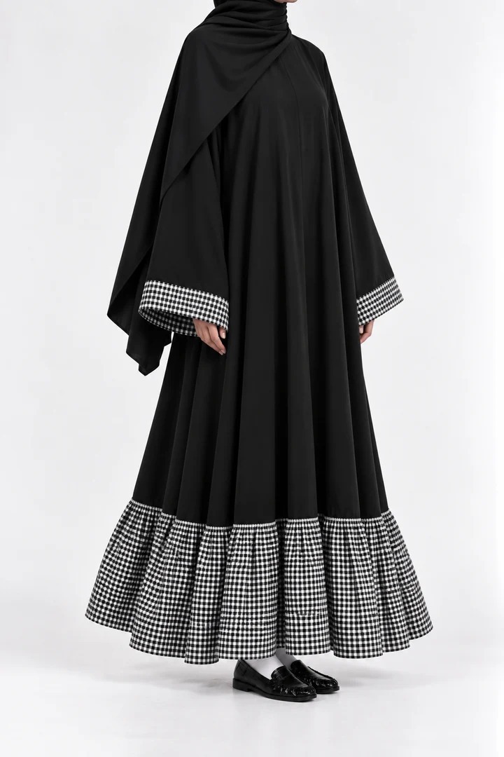 Atelier de confection artisanale de vêtements mode modeste Moon Modesty aux Émirats